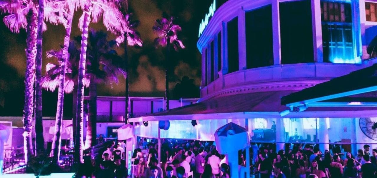 Wednesday Language Exchange + Salsa/Bachata — Akuarela Playa — Valencia